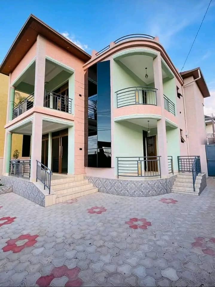 Spacious house for sale in KIBAGABAGA at 200M